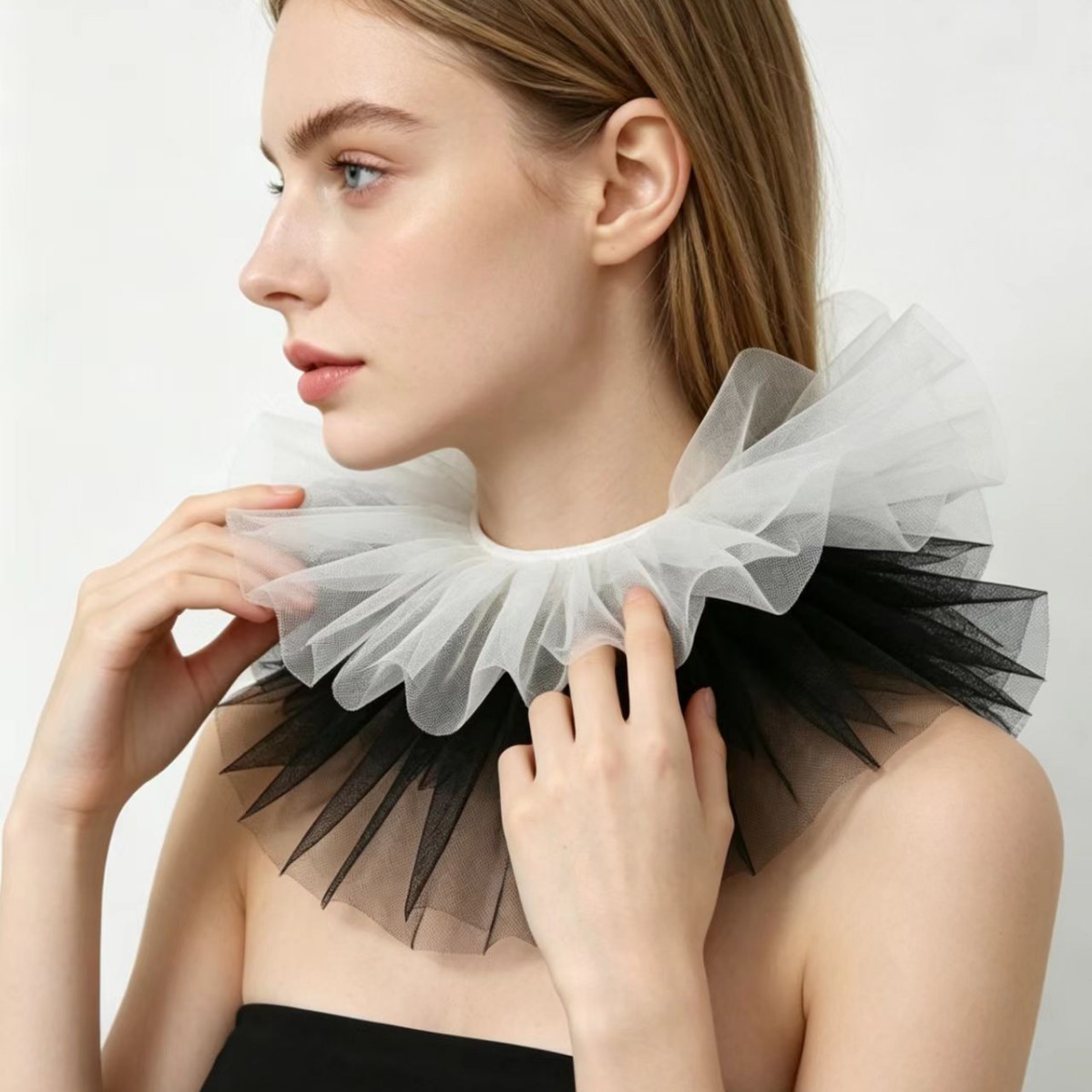 Colletto Finto a Balze in Patc - Women Fashion Photoshoot recensione e prezzo