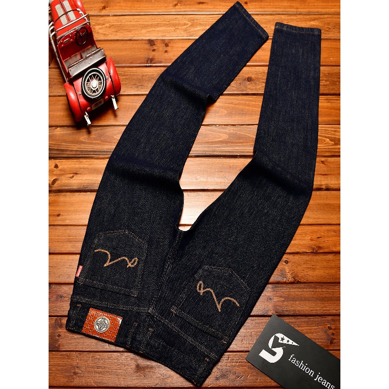 Jeans blu intenso da uomo 2025 - Levis Jeans 501 recensione e prezzo